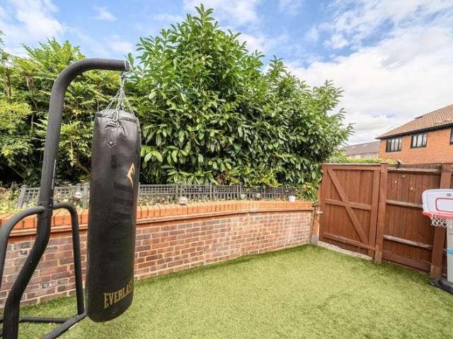 2 bed house for sale