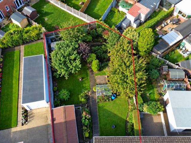 2 bed house for sale