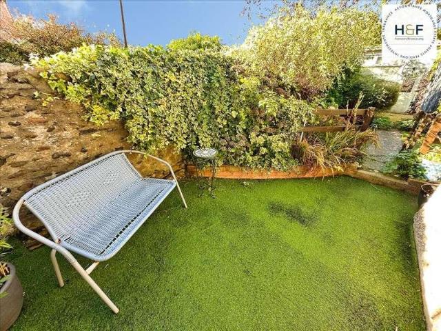 2 bed house for sale