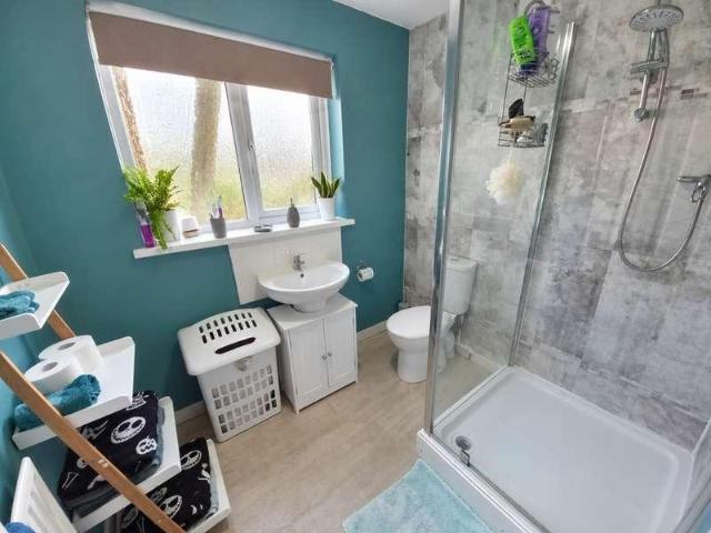 2 bed house for sale
