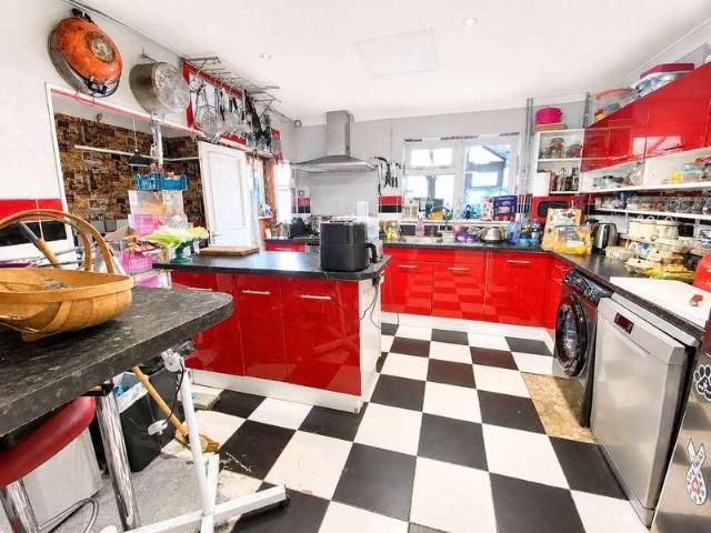 2 bed house for sale