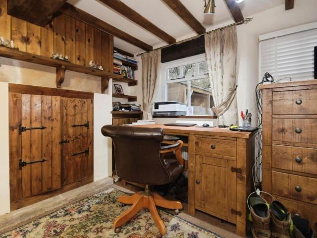 2 bed house for sale