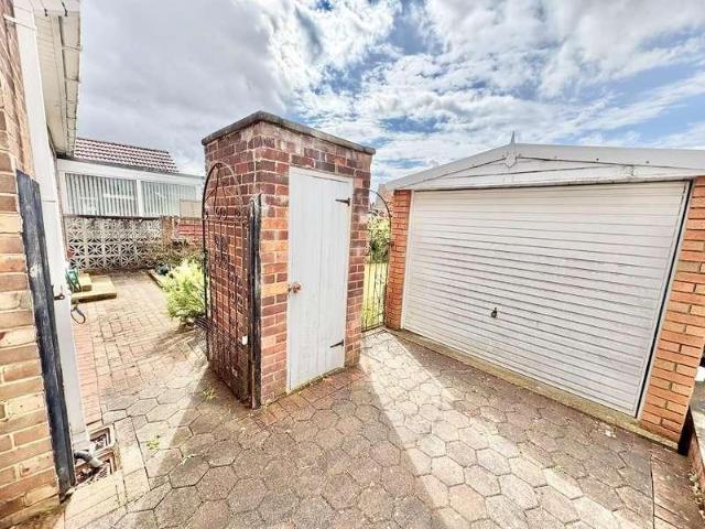 2 bed house for sale