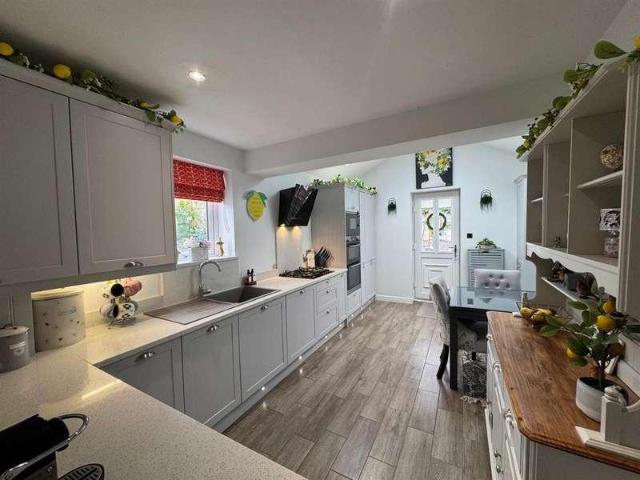 2 bed house for sale