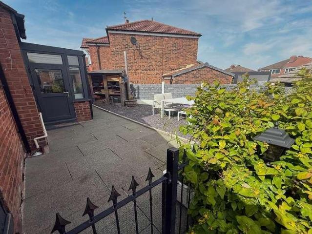 2 bed house for sale