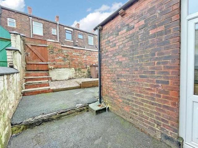 2 bed house for sale
