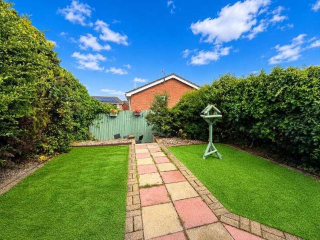 2 bed house for sale