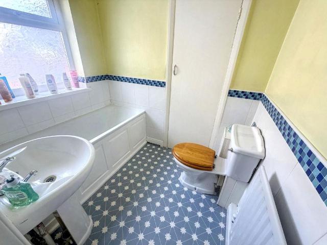 2 bed house for sale