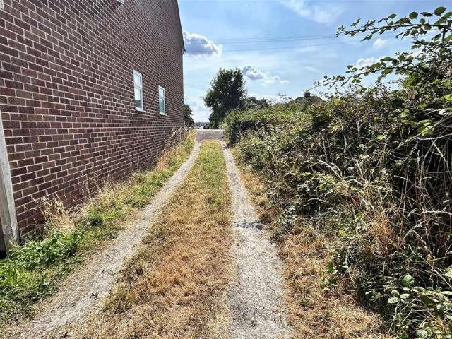 2 bed house for sale