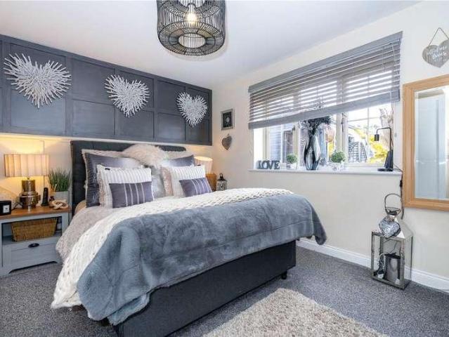 2 bed house for sale