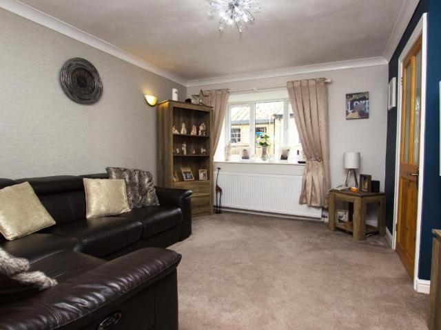 2 bed house for sale