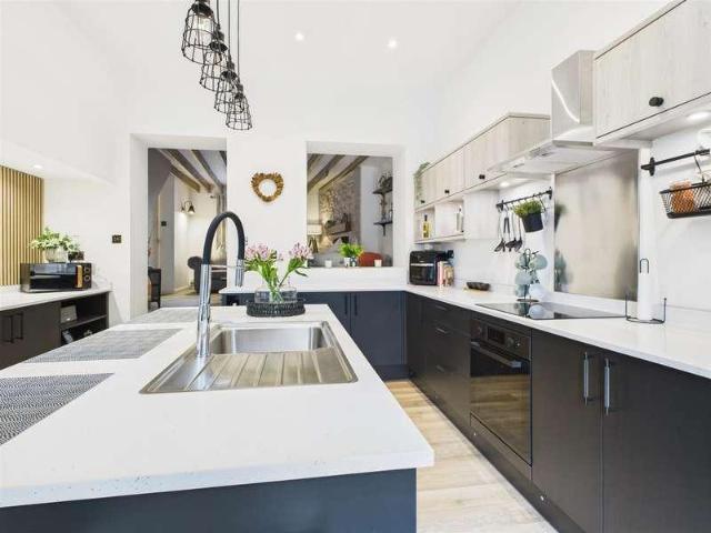 2 bed house for sale