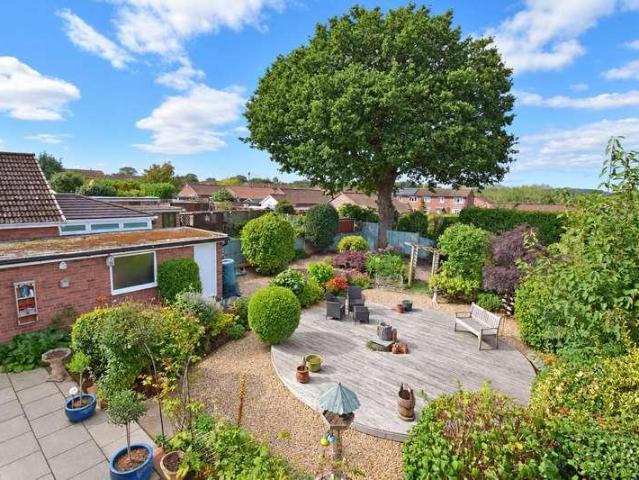 2 bed house for sale