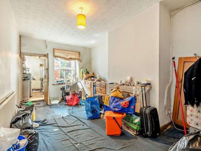 2 bed house for sale