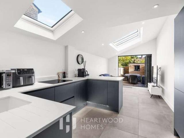 2 bed house for sale