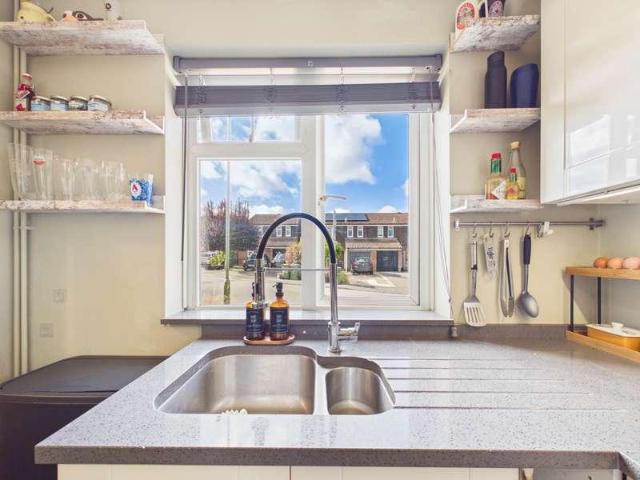 2 bed house for sale