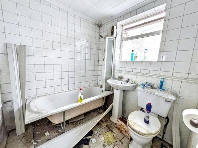 2 bed house for sale