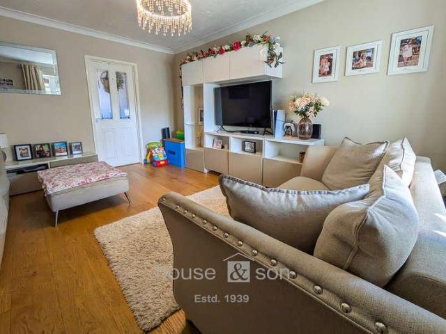 2 bed house for sale