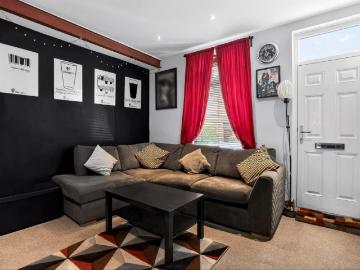 2 bed house for sale