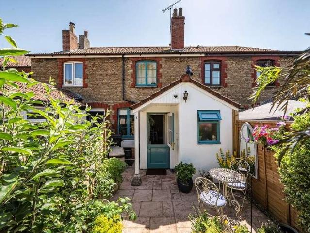 2 bed house for sale