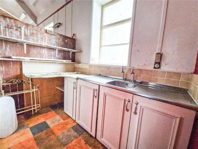 2 bed house for sale