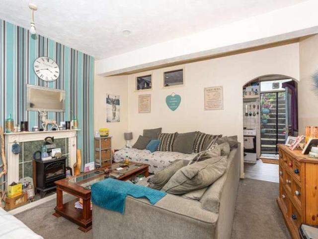 2 bed house for sale