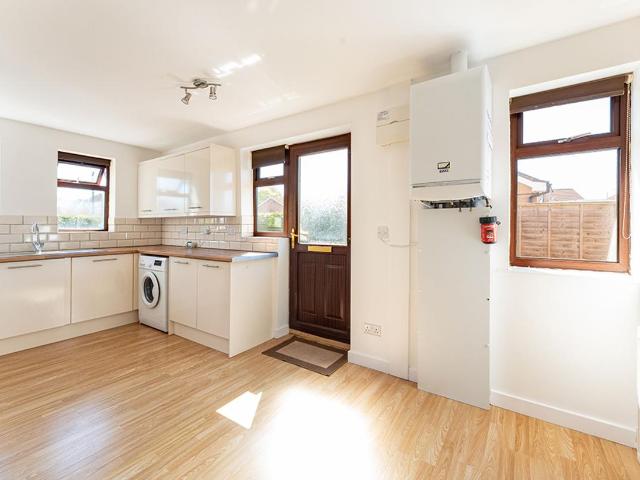 2 bed house for sale
