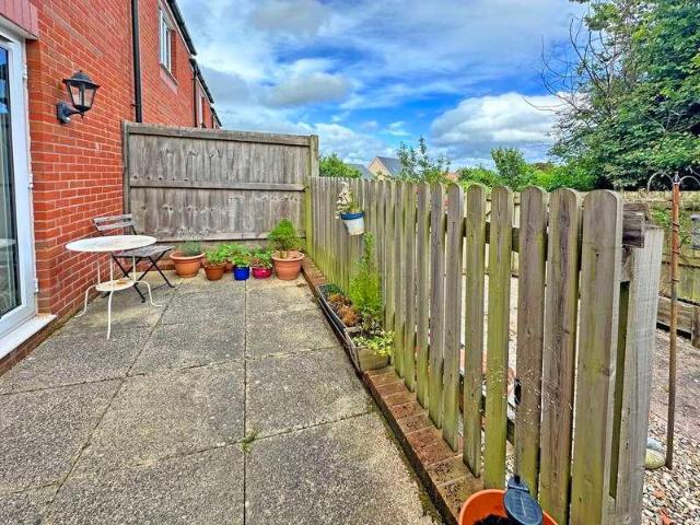 2 bed house for sale