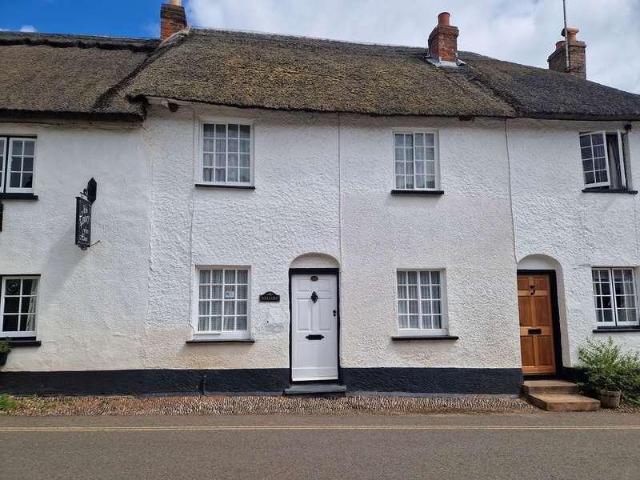 2 bed house for sale