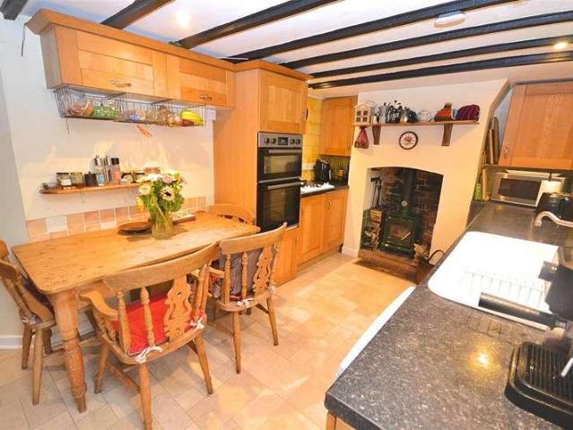 2 bed house for sale