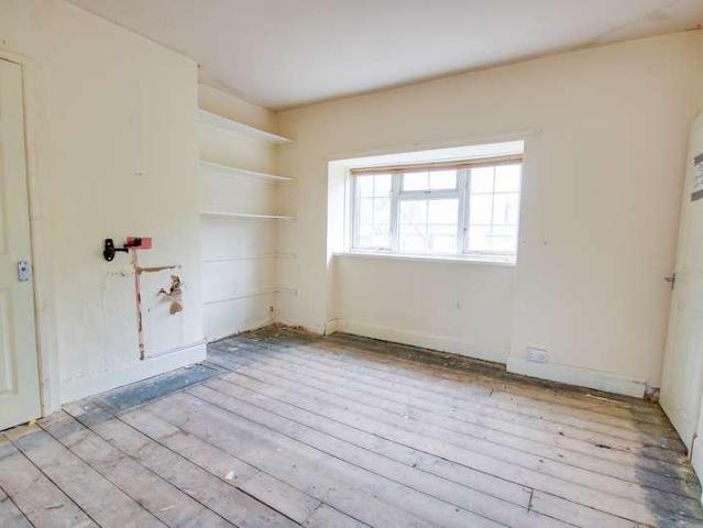 2 bed house for sale