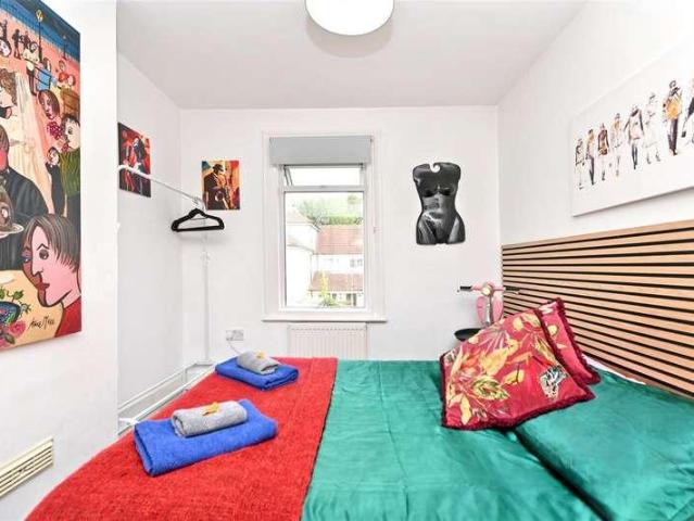 2 bed house for sale