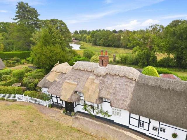 2 bed house for sale