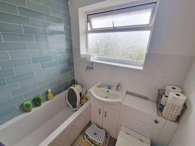2 bed house for sale