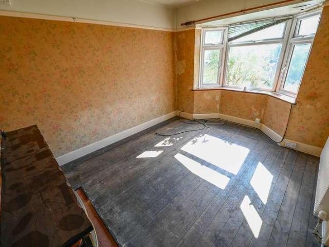 2 bed house for sale
