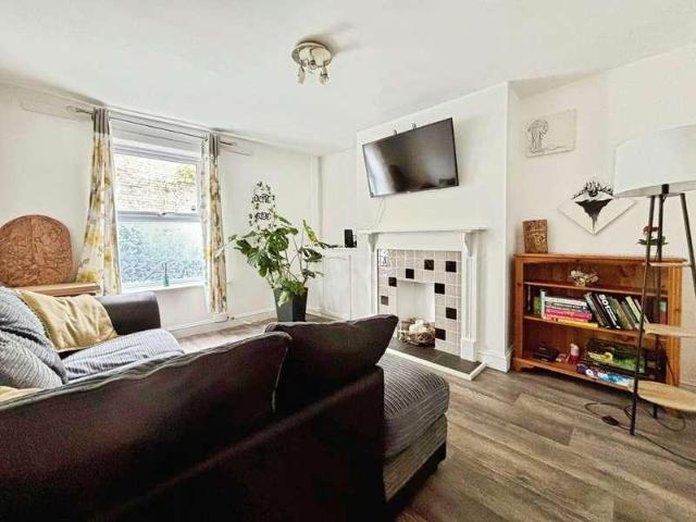 2 bed house for sale