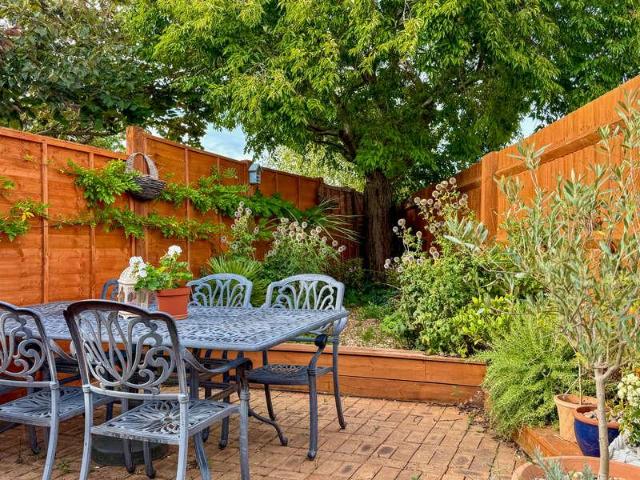 2 bed house for sale