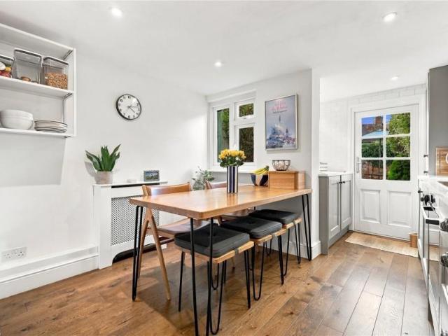 2 bed house for sale