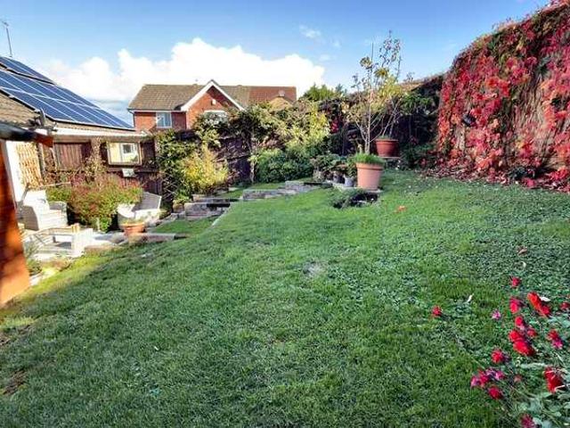 2 bed house for sale