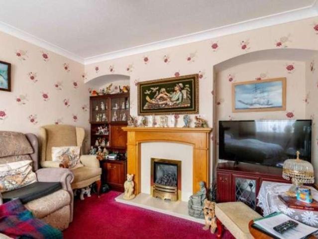 2 bed house for sale