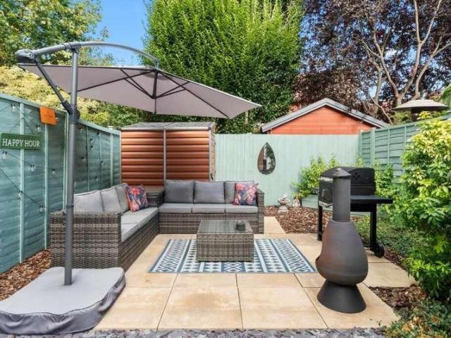 2 bed house for sale