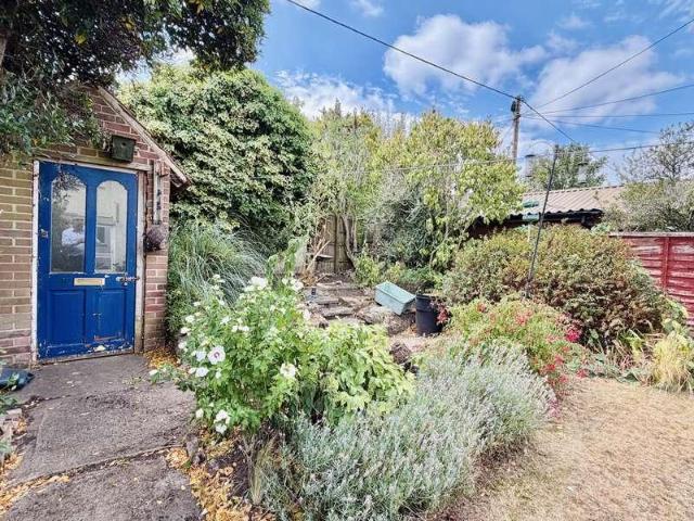 2 bed house for sale