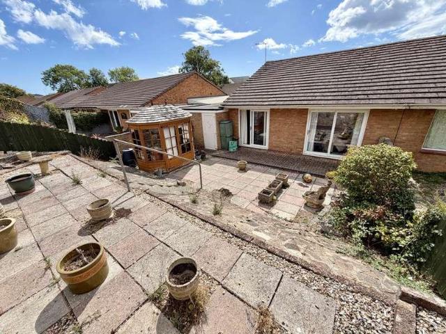 2 bed house for sale