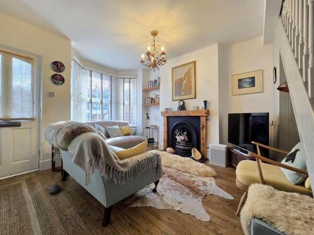 2 bed house for sale