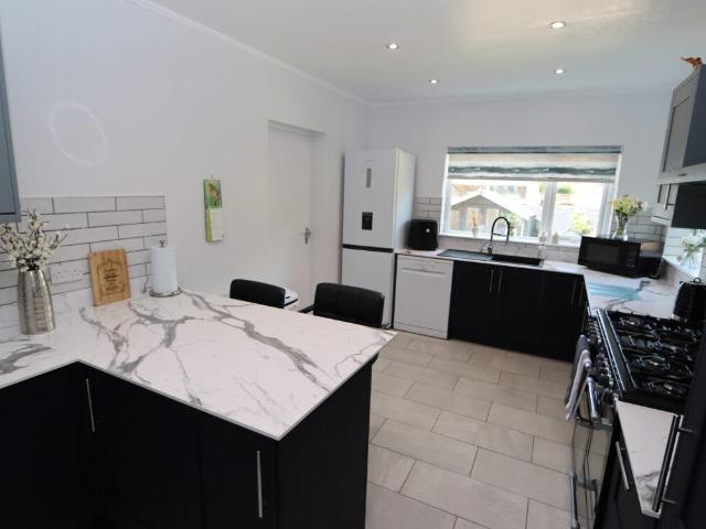2 bed house for sale