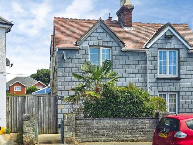 2 bed house for sale