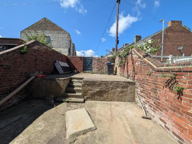 2 bed house for sale