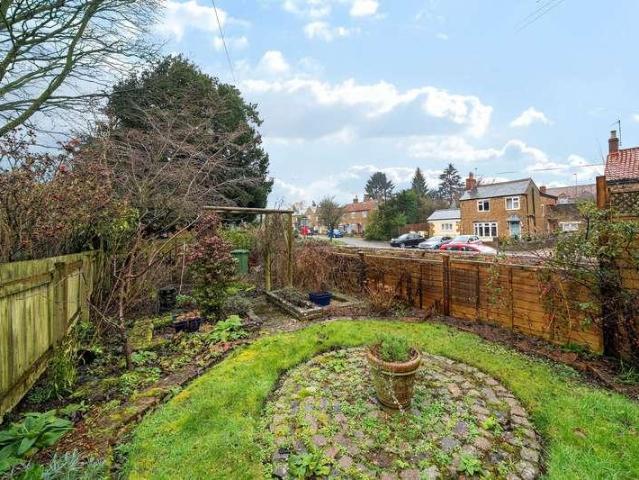 2 bed house for sale