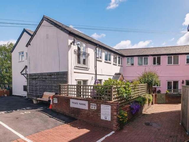 2 bed house for sale