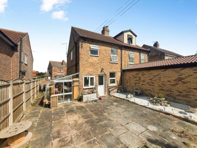 2 bed house for sale